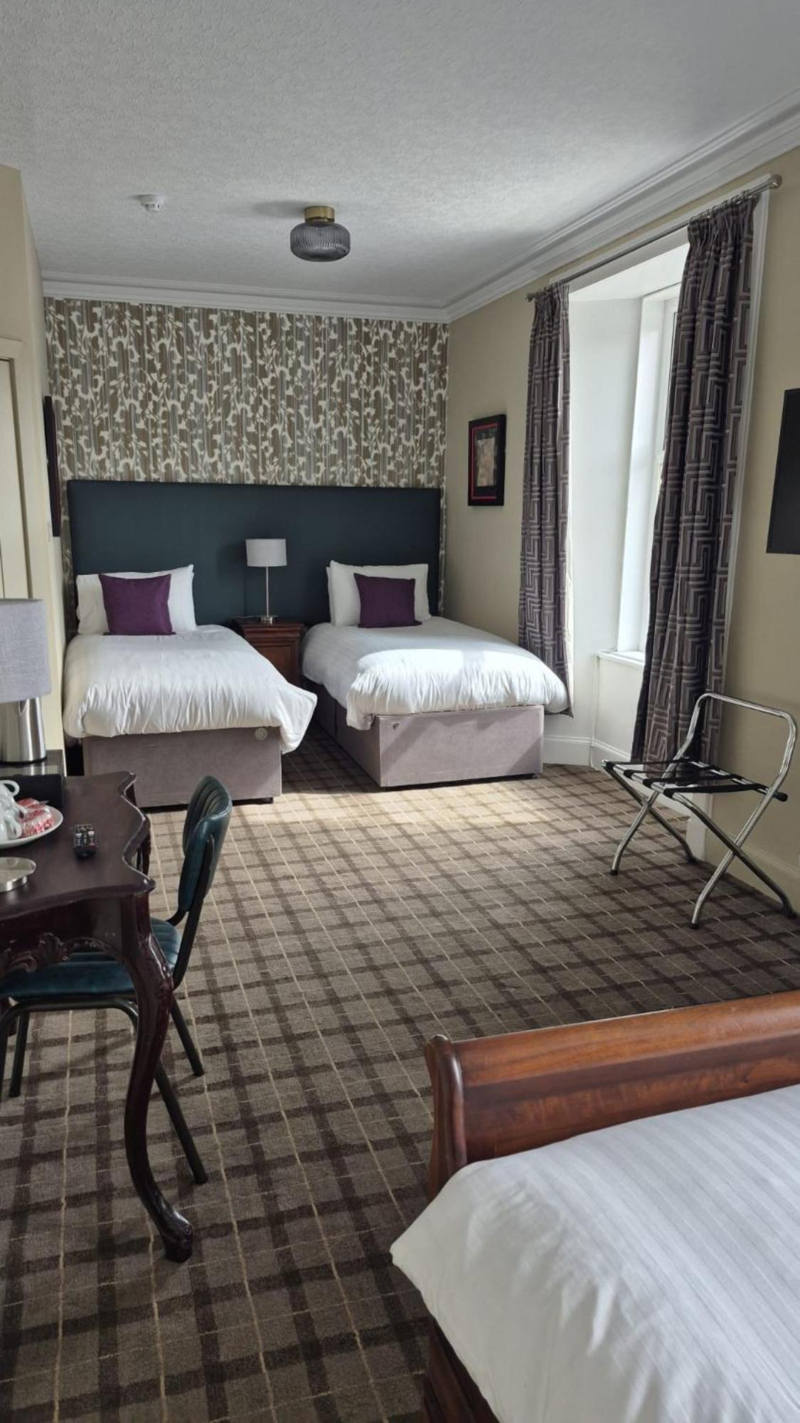 Commercial Hotel Олнесс Екстер'єр фото