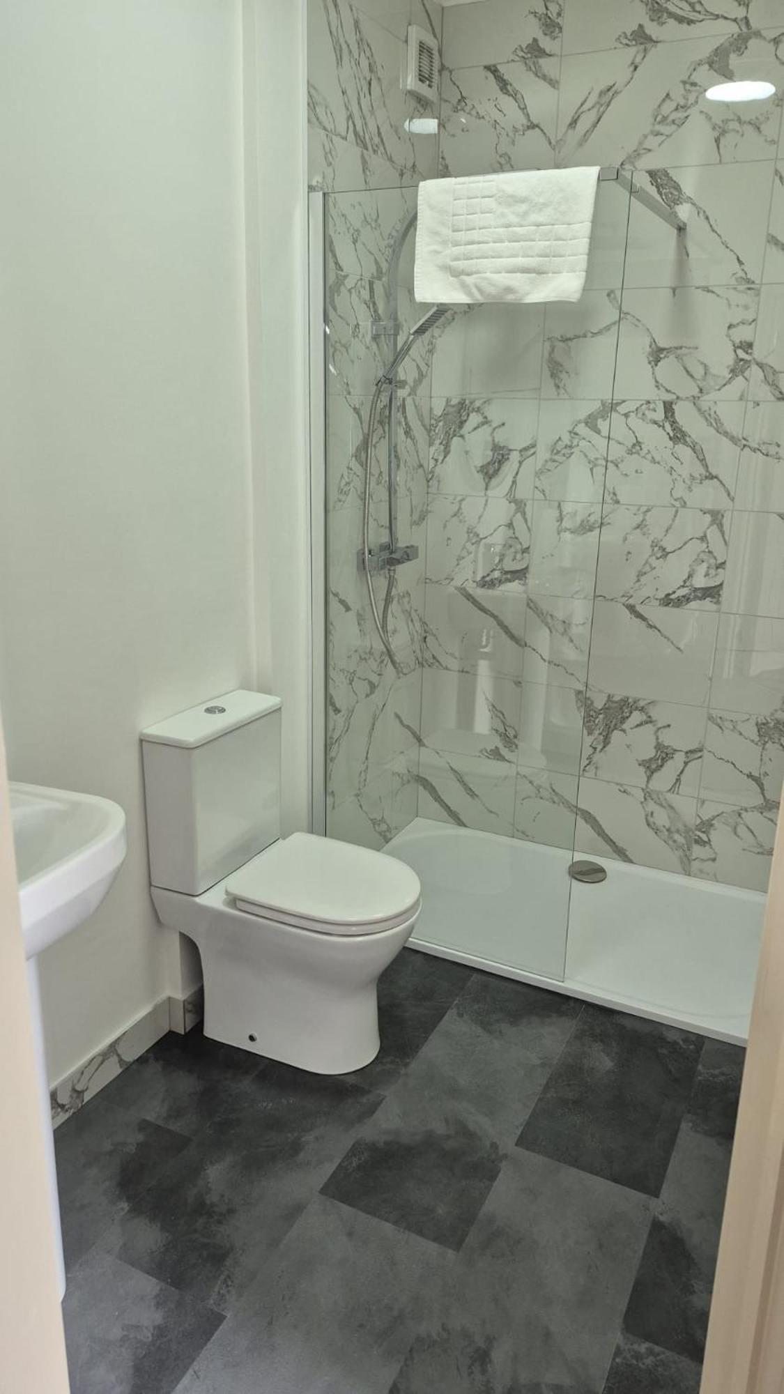 Commercial Hotel Олнесс Екстер'єр фото