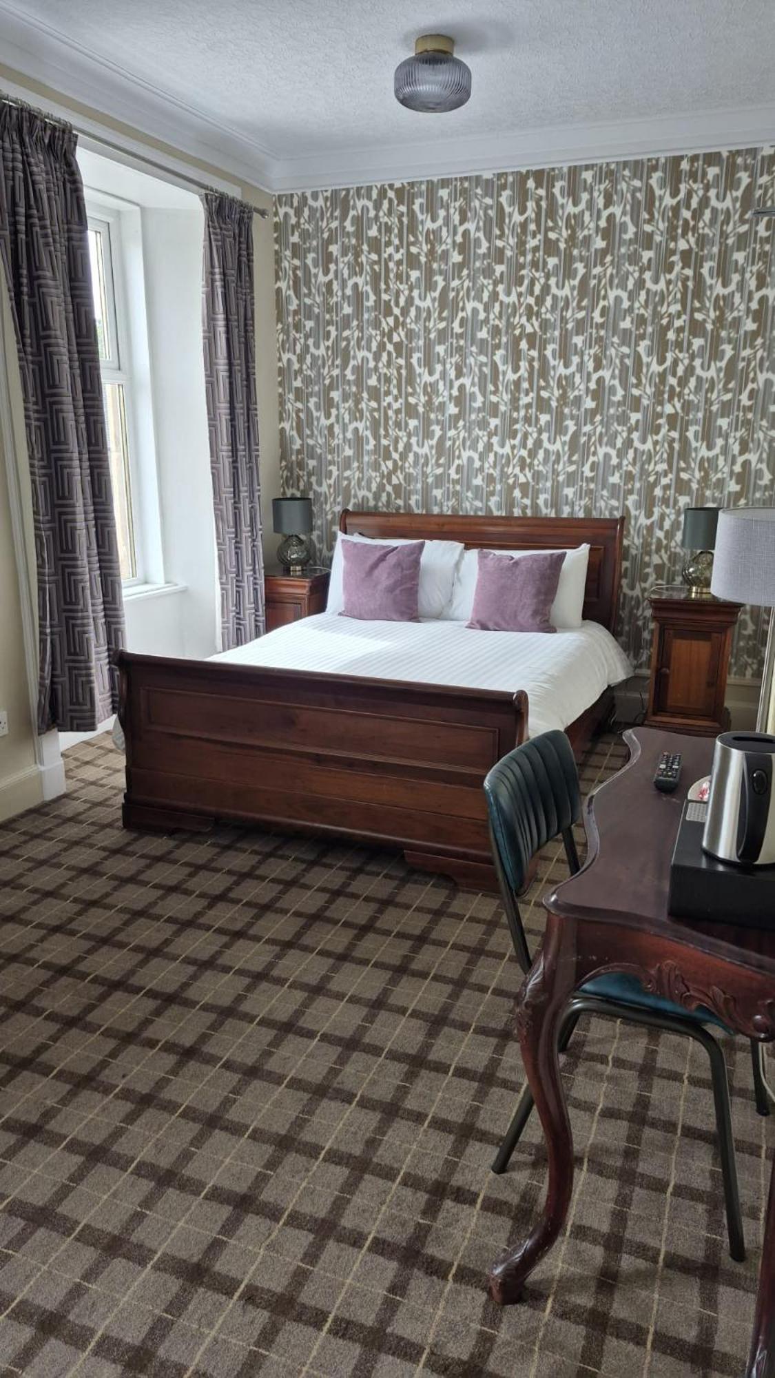 Commercial Hotel Олнесс Екстер'єр фото